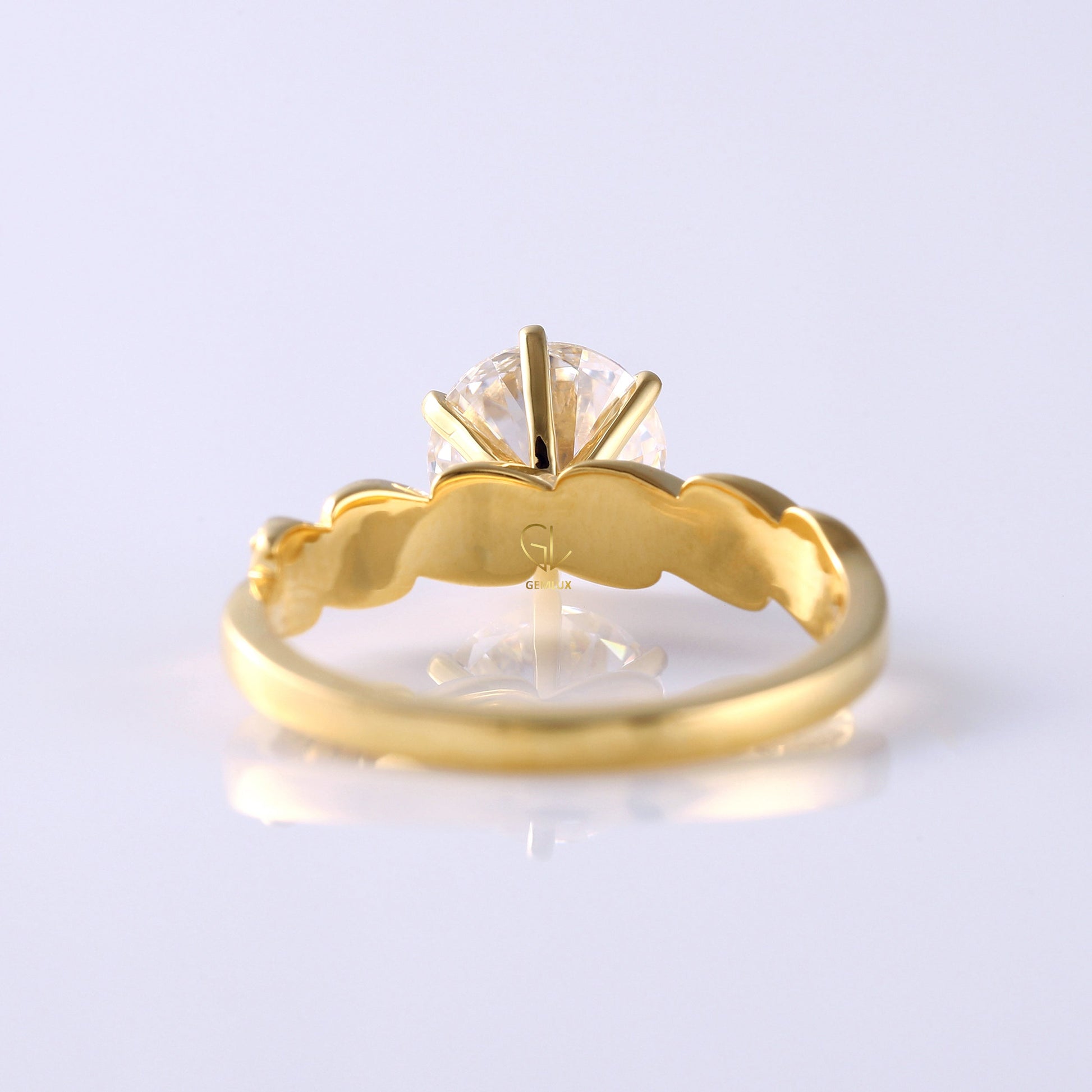 Twisted Round Cut Moissanite Diamond Engagement Ring 