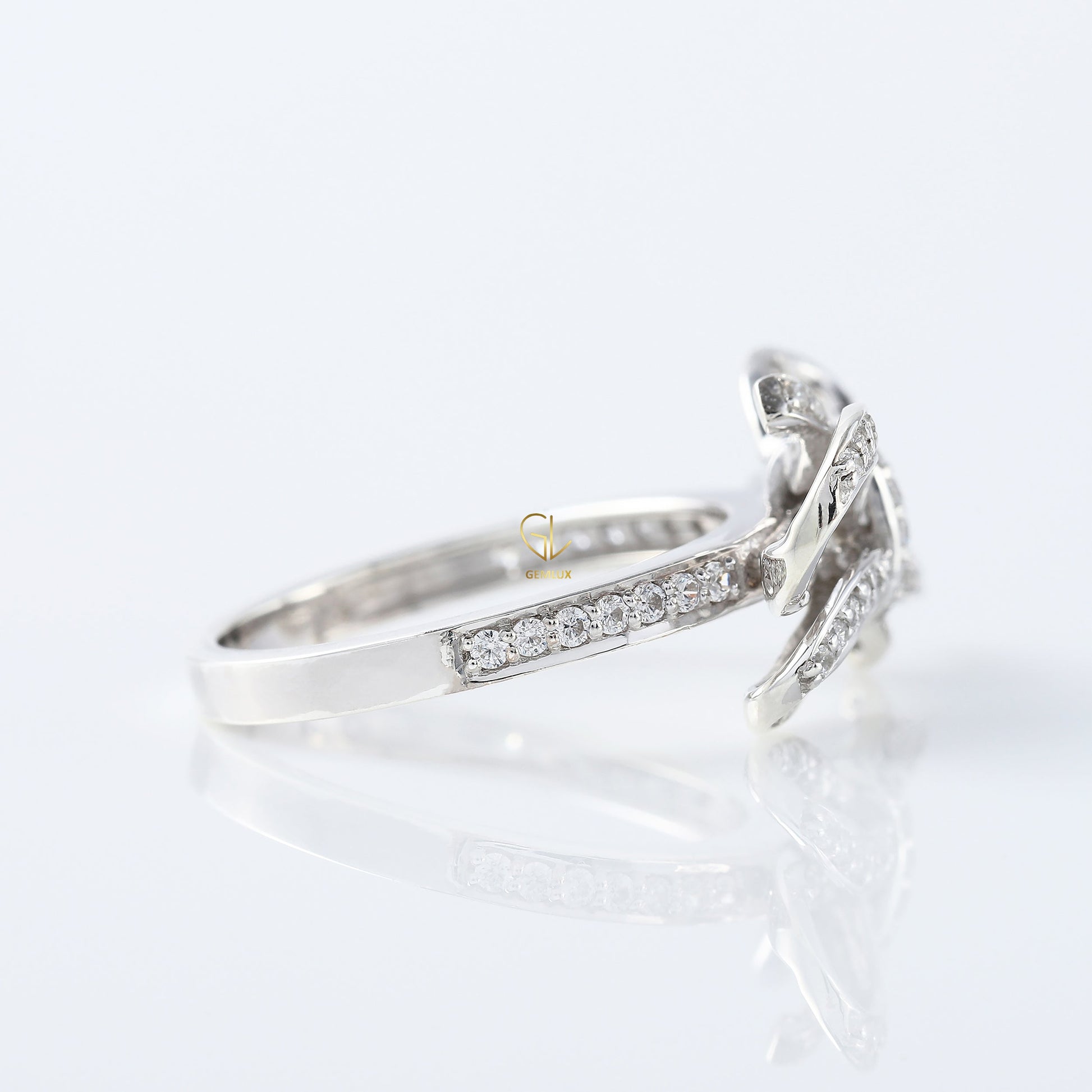 Round Cut Moissanite Bow Knot Engagement Ring