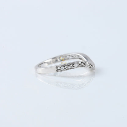 Round Cut Moissanite Diamond Art Deco Curve Wedding Band