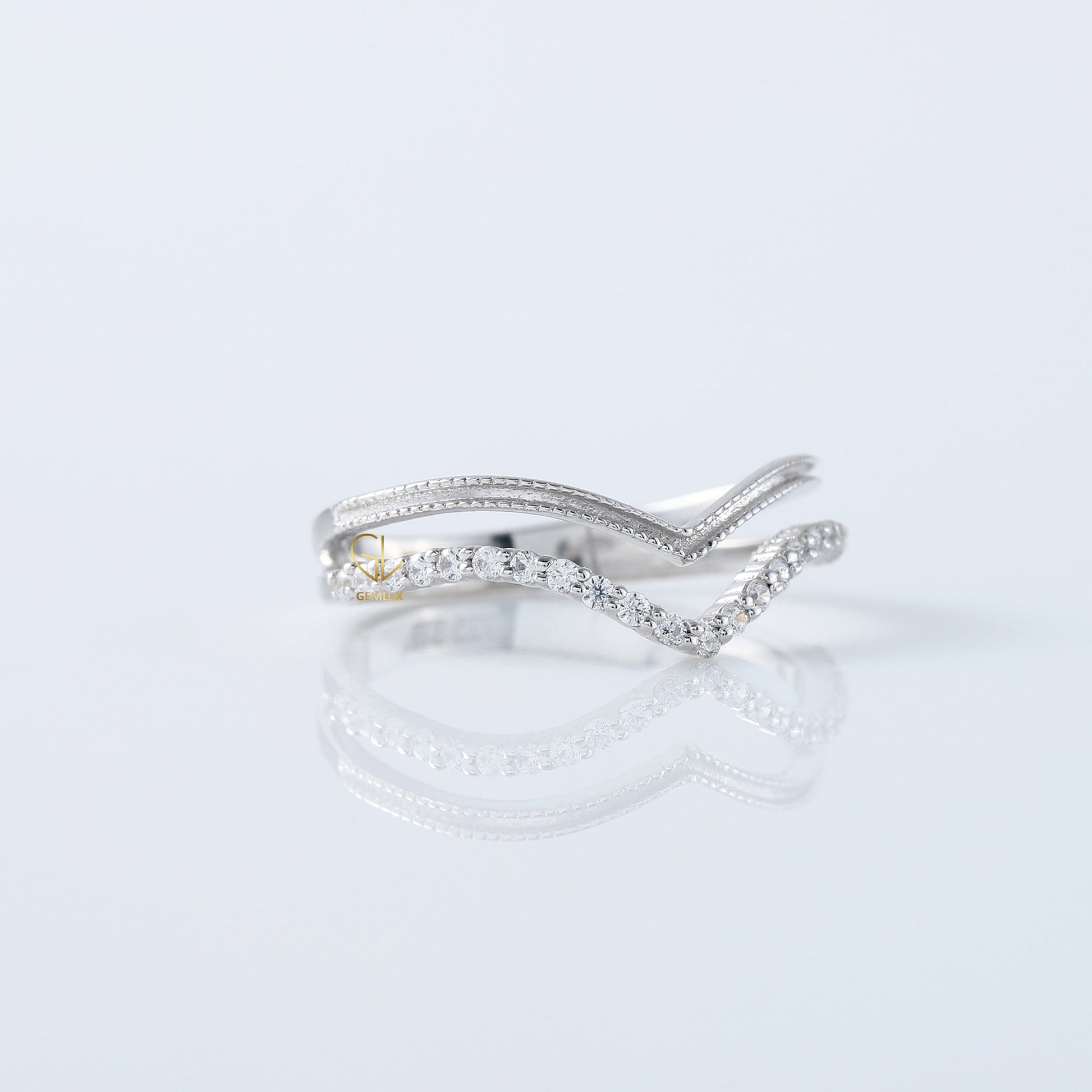 Round Cut Moissanite Diamond Chevron Wedding Band